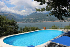 Villa Erica con piscina privata sul lago di Como Colico